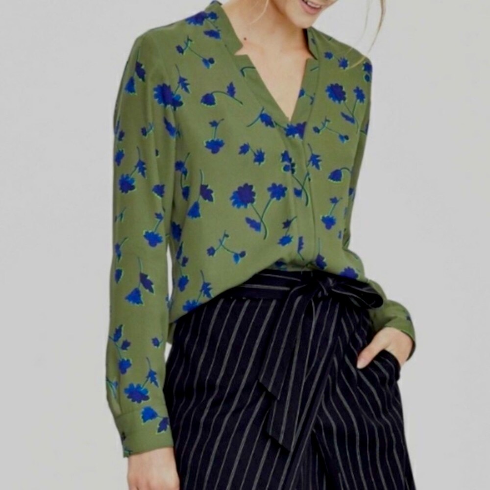 Banana Republic Women’s Green Floral Long Sleeve Blouse